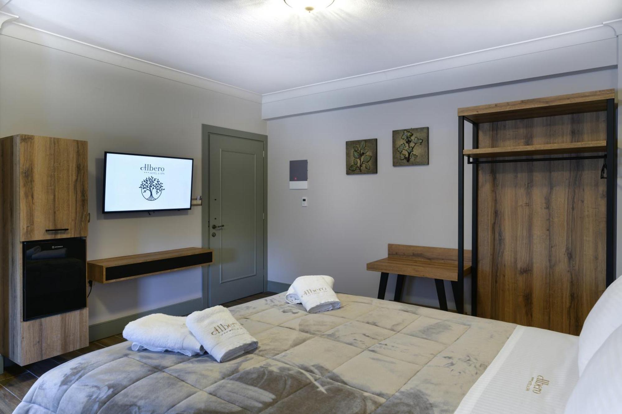 Albero Hotel Perama  外观 照片